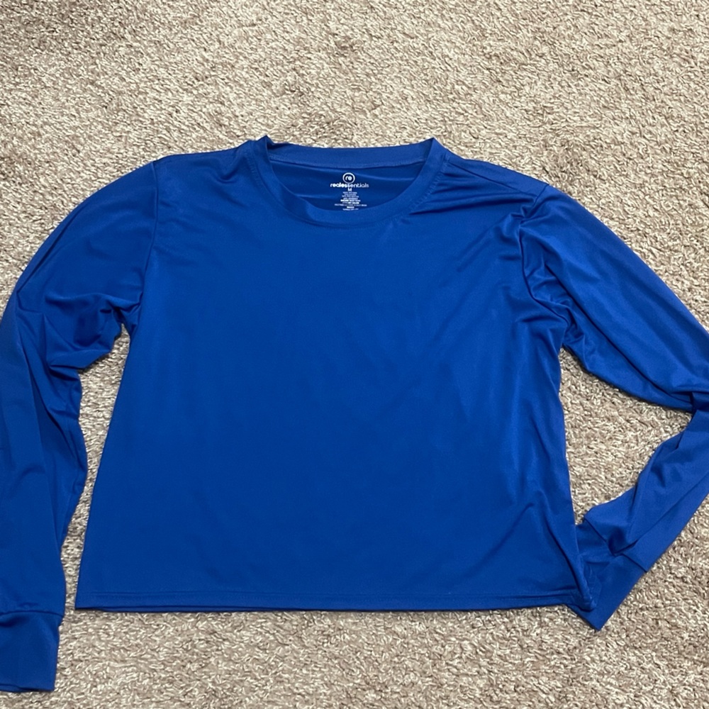 Blue cropped long sleeve athletic top